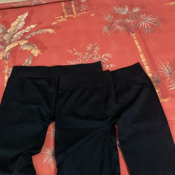 2 pairs of footless black tights/leggings with detailed bottom size small - Picture 3 of 4